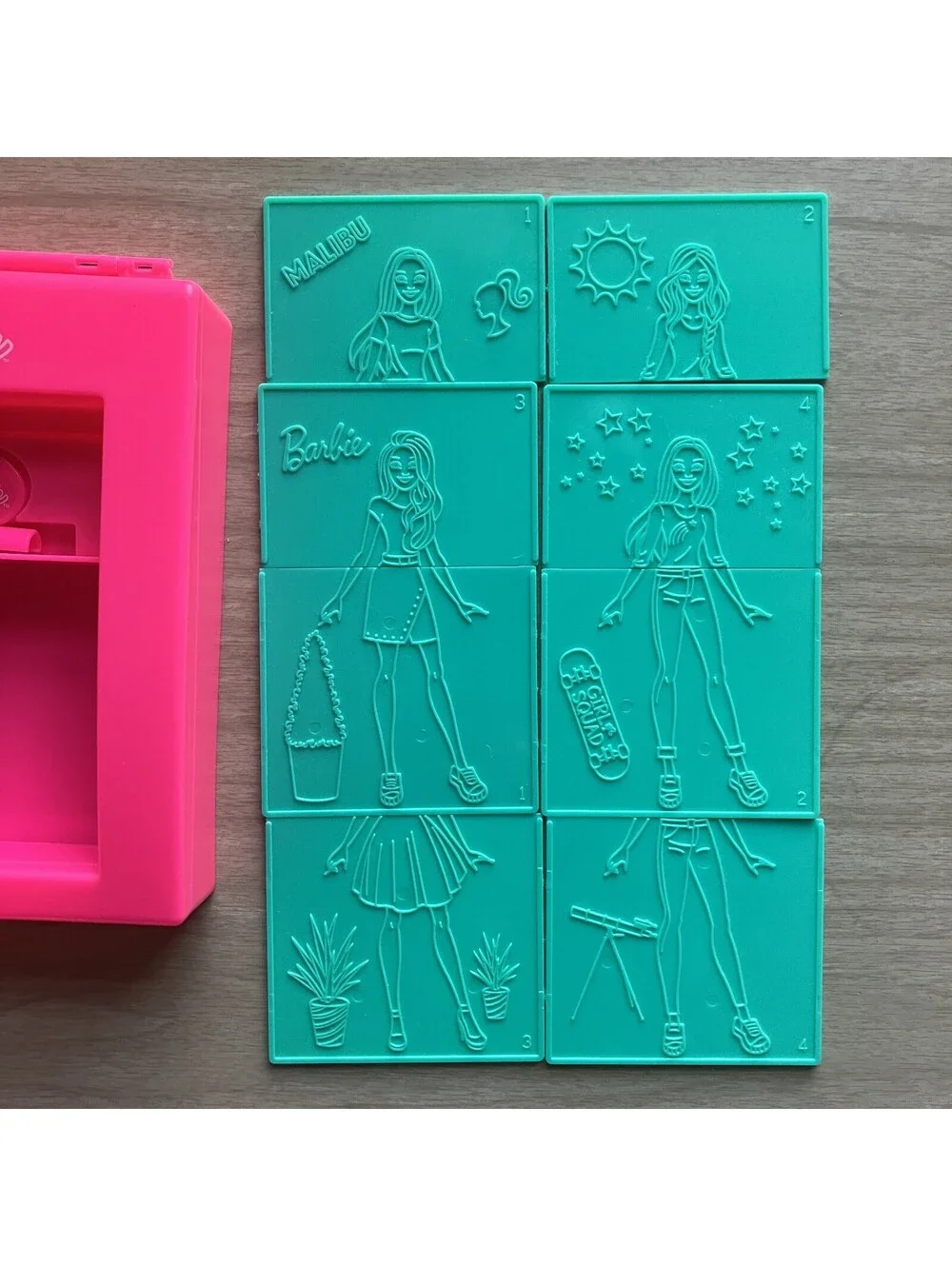 Barbie Activity Styling Set Design Station Rubbing Plates Holder 2021 Arts Craft